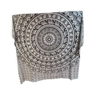 Pottery Barn Dorm Room Divider Tapastry Wall Hanging Cotton 81" x 83" Black Whit